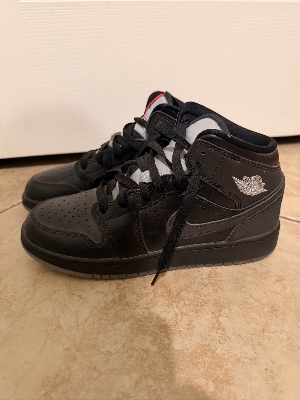 Youth Air Jordan 1 Mid SE “Black Metallic Reimagined” sneakers Size Youth 5.5